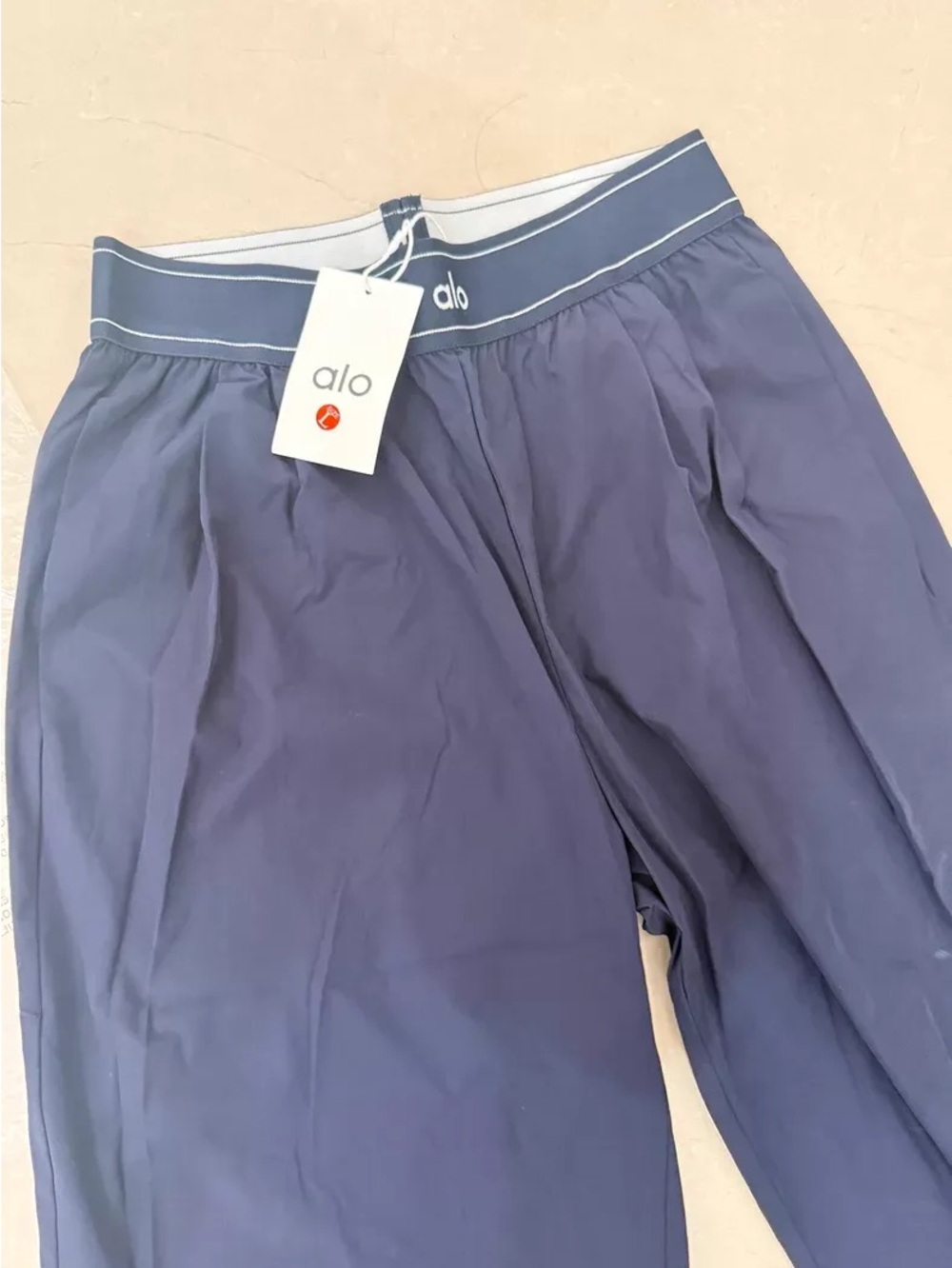 ALO Yoga Men’s Navy Wide-Leg Pants - Picture 3 of 3